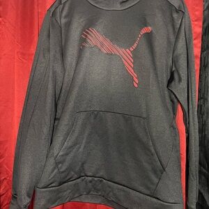 Black Hoodie with Red Puma Logo sudadera con capucha negra, con logo rojo